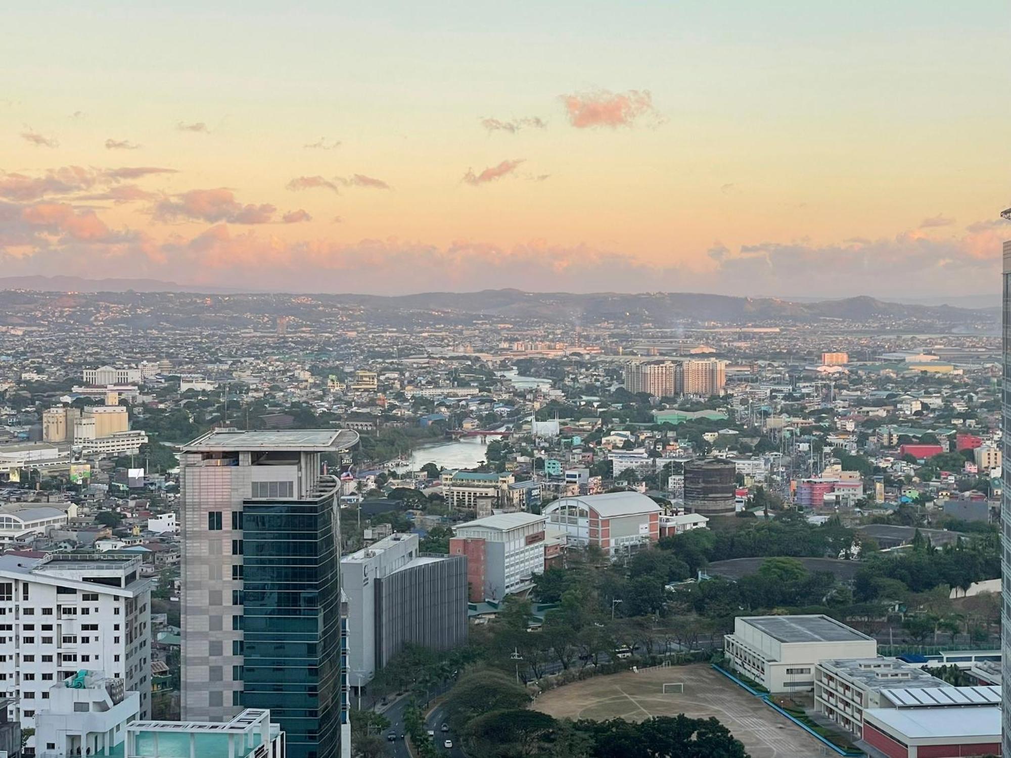 تاغويغ Uptown Parksuites Bgc المظهر الخارجي الصورة