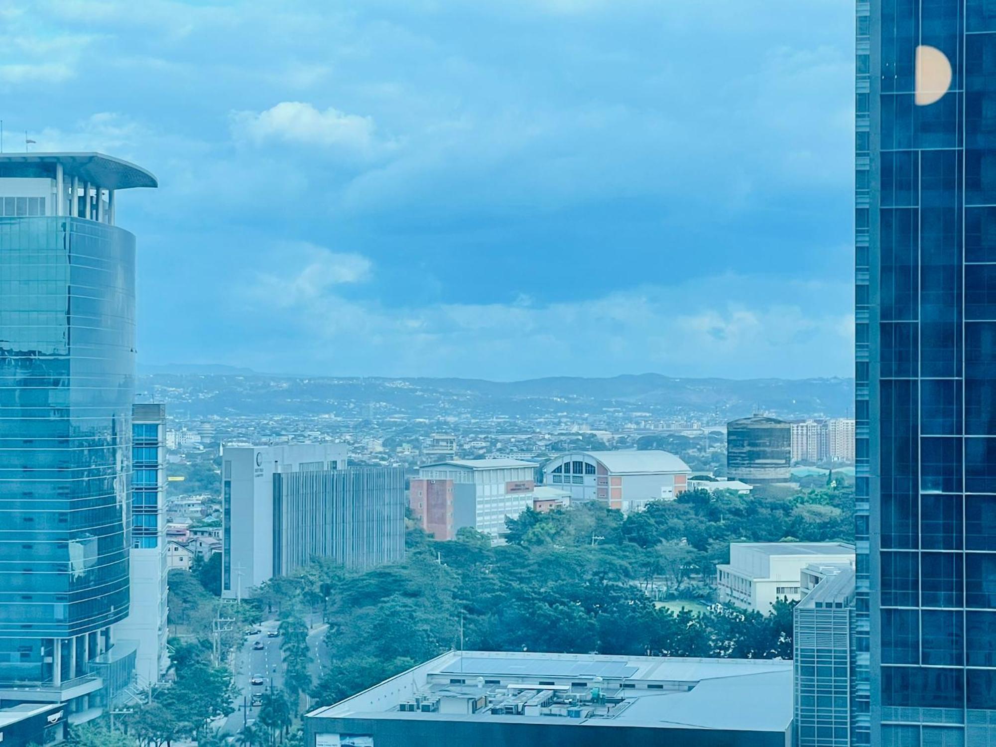 تاغويغ Uptown Parksuites Bgc المظهر الخارجي الصورة